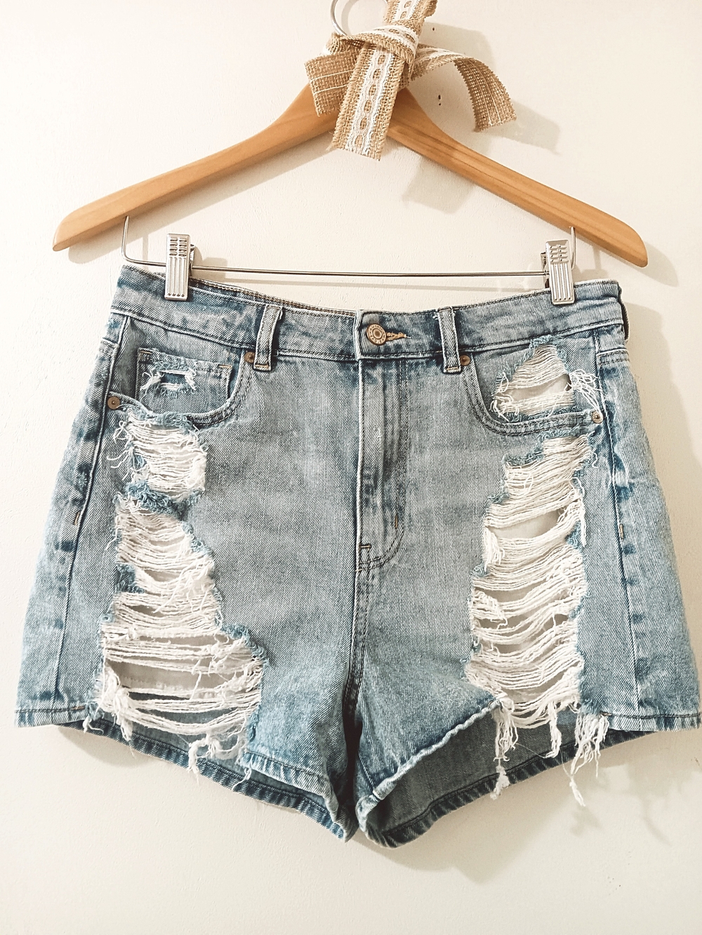 American Eagle High Rise Vintage Wash Distressed Denim Jean Mom Shorts Size 8